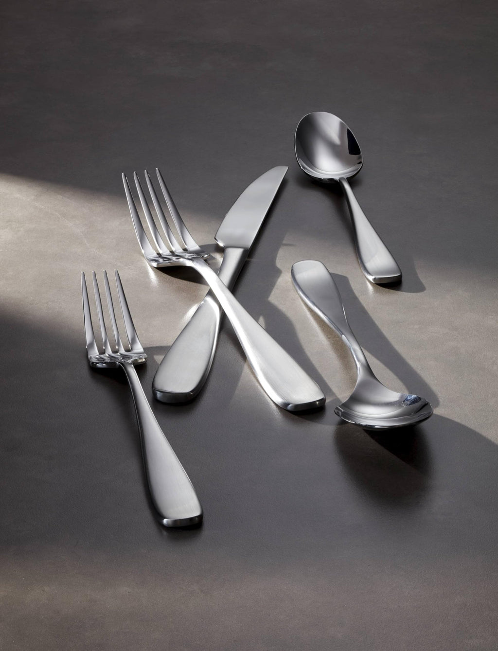 Oneida Silverware Set, Peyton 42 Piece Everyday Flatware Set, Service For 8, 18/0 Stainless Steel, Dishwasher Safe, Cutlery Sets, Utensils Sets, Knives Spoons And Forks, Serving (Silver, 42 Pieces)