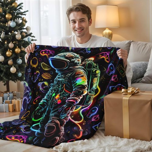 DREAMUGIFT Boys Blanket for Sofa Astronaut Blanket Gift for Boys 6-8, Cool Warm Cozy 50 x 40 Inches Throw for Living Room Bed Sofa Camping