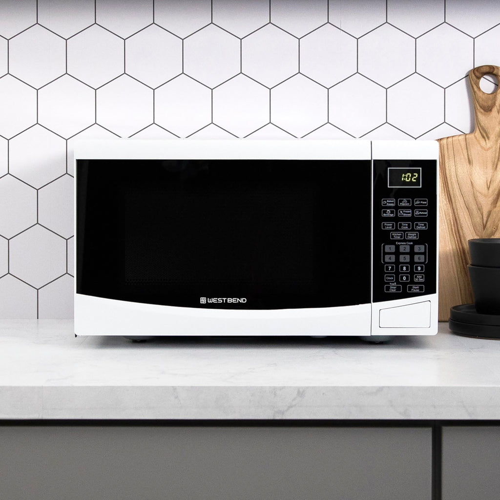 West Bend Microwave Oven 900-Watts Compact with 6 Pre-Set Cooking Settings, Speed Defrost, Electronic Control Panel and Glass Turntable, 0.9 Cu.Ft., White