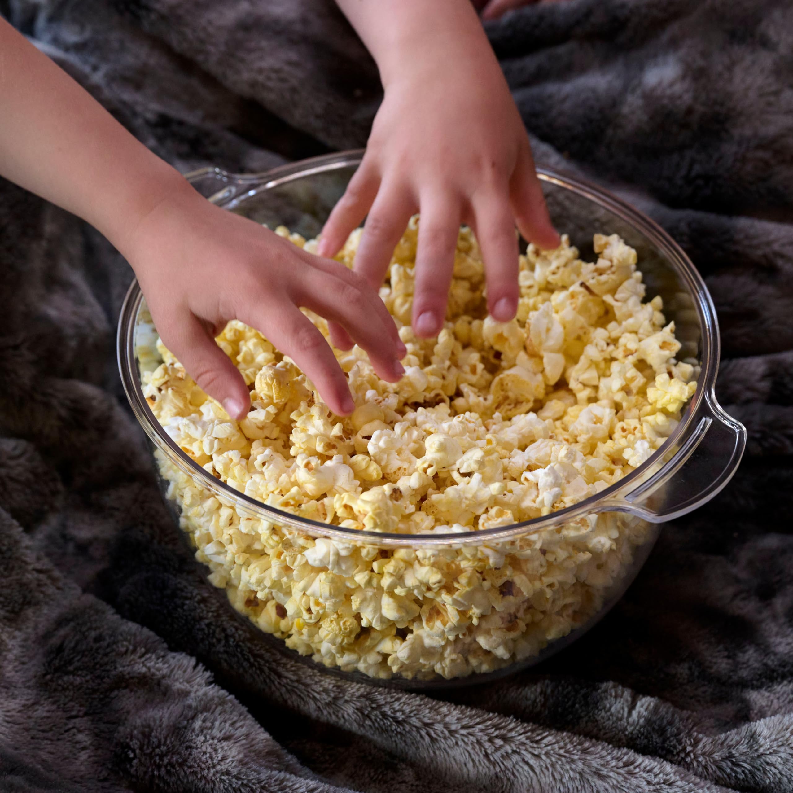 Nostalgia Non Stick Stirring Popcorn Maker for 8 Cups of Theatre Style Popcorn with Hot Oil - Dual-Use Lid & Serving Bowl - Quick Heat Technology & Cool Touch Handles - Ez Store - Black