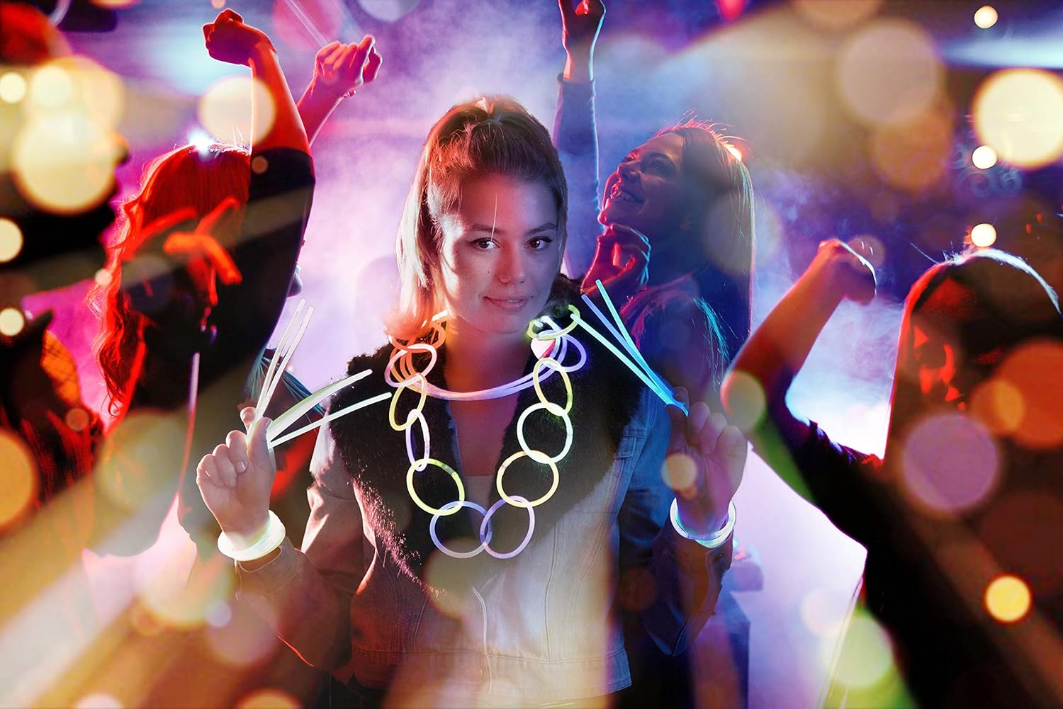 Play22 300 Pc Ultra Bright Glow Sticks - Halloween Glow in The Dark Party Favors | Necklaces & Bracelets