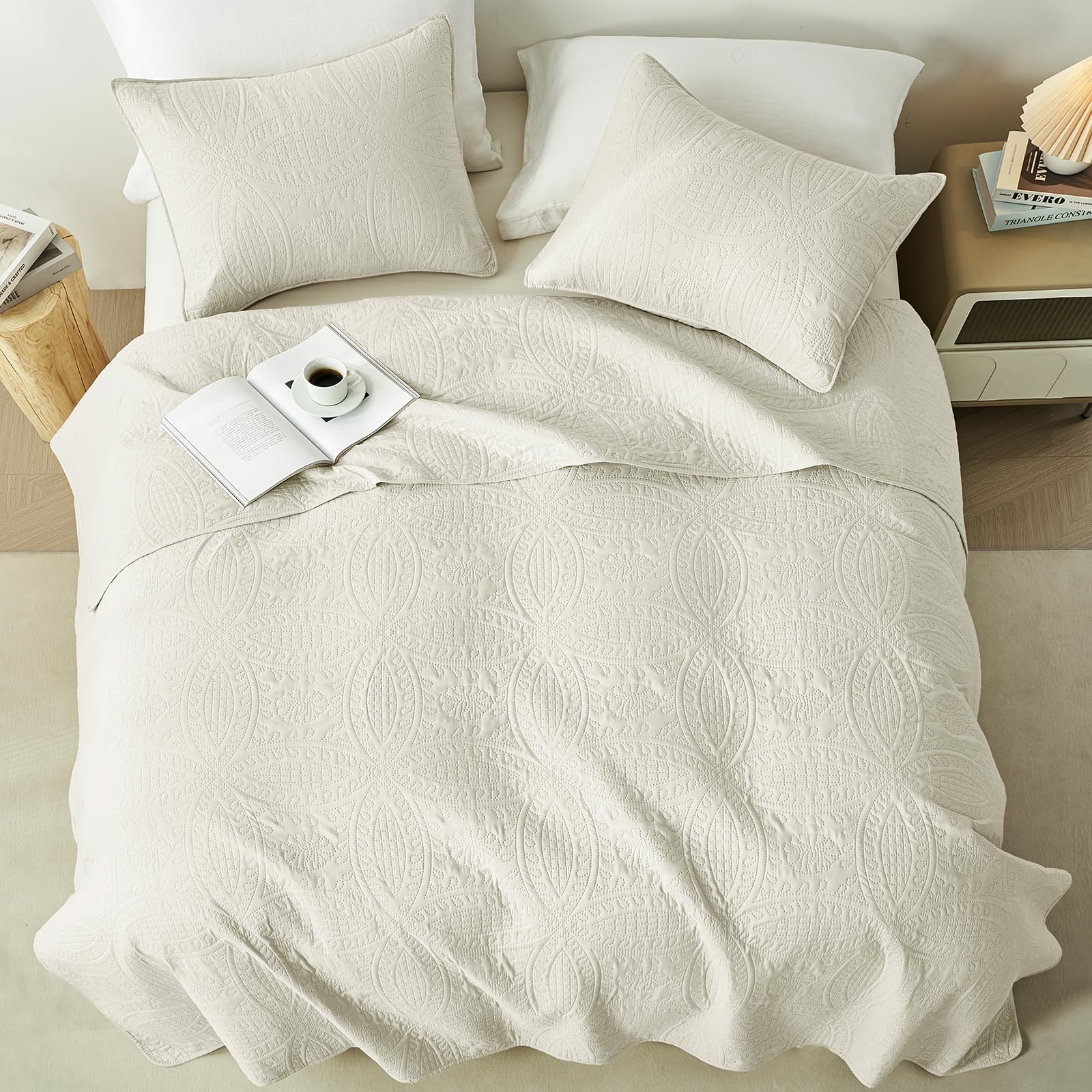 akkialla King/Cal King Quilt Set,Cream Lightweight Bedspread with Coin Pattern, Soft Microfiber Coverlet for All Seasons, Breathable and Skin-Friendly Fabric (1 Quilt, 2 Pillow Shams)
