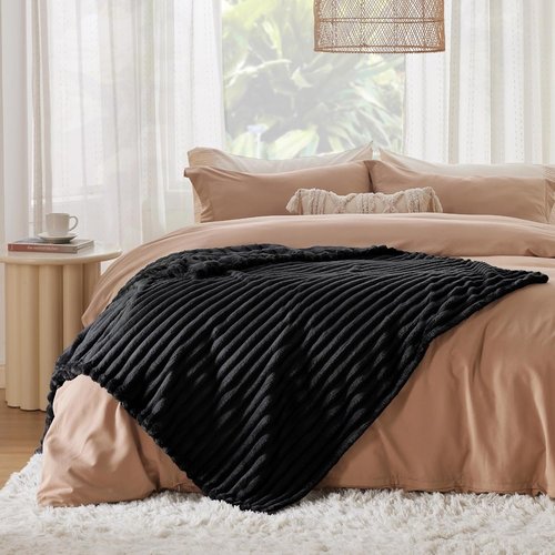 Bedsure GentleSoft Fleece Blanket - Cozy Black Throw for Couch, Perfect 50x70 Inches Size