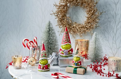 Enesco Jim Shore Dr. Seuss The Grinch Gnome with a Large Heart Figurine, 7.25 Inch, Multicolor