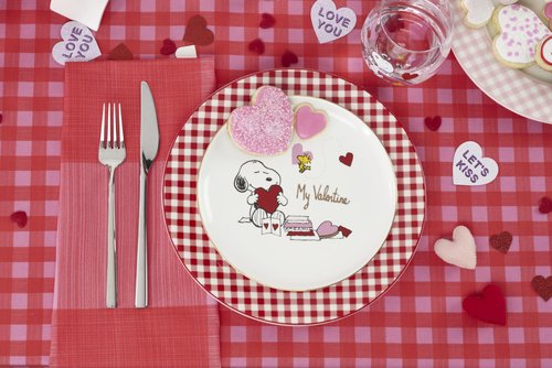 Lenox Dinnerware Set, Snoopy Valentine's Day Accent Plates Set, Service For 4, Porcelain Plates With 24K Gold Accents, Dishwasher And Microwave Safe, Dishes, Home And Kitchen (Assorted, 4 Pieces)