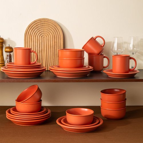 Ruxmirae Timeworn Clay Dinnerware Set, 12 Pieces Stoneware Sets for 4, Hand-Finished Glaze Farmhouse Plates and Bowls, Microwave and Dishwasher Safe, Terracotta Red