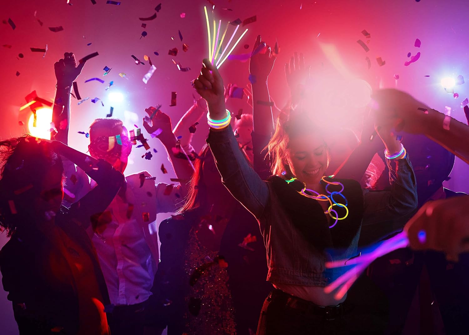 Play22 300 Pc Ultra Bright Glow Sticks - Halloween Glow in The Dark Party Favors | Necklaces & Bracelets