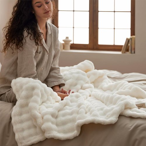 Bedsure 3D Fleece Bubble Blanket - GentleSoft White Spring Throw for Couch & Sofa Decor | Lightweight 50"×60" Cozy Gift
