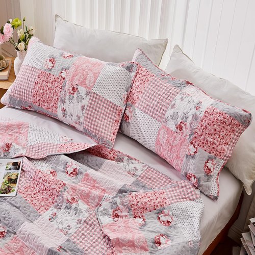 Oversized Alaska King Size Quilt Set Pink Grey Floral Plaid Patchwork Quilt 132x120 Extra Wide Super Reversible Quilted Bedspread Coverlet 3-Piece Comforter Bedding Set Bed Cover with 2 Pillow Shams