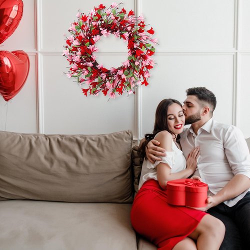 Sggvecsy 20in Valentine's Day Wreath Artificial Pink Red Forsythia Spring Summer Fake Silk Wreath with Heart Berries Green Leaves for Gifts Festival Front Door Window Wall Farmhouse Decor