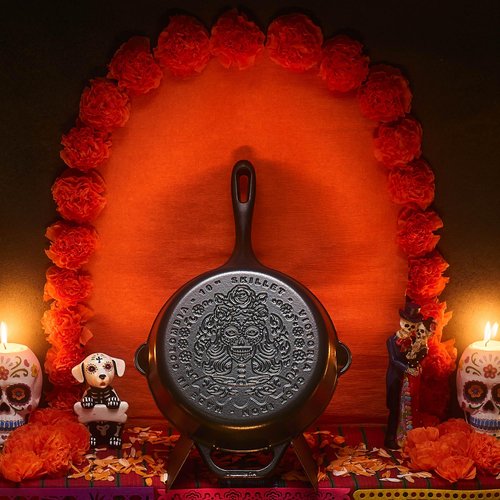 Victoria 10-Inch Day of the Dead La Catrina Cast Iron Skillet, Dia de los Muertos Seasoned Cast Iron Frying Pan with Long Handle, Made in Colombia