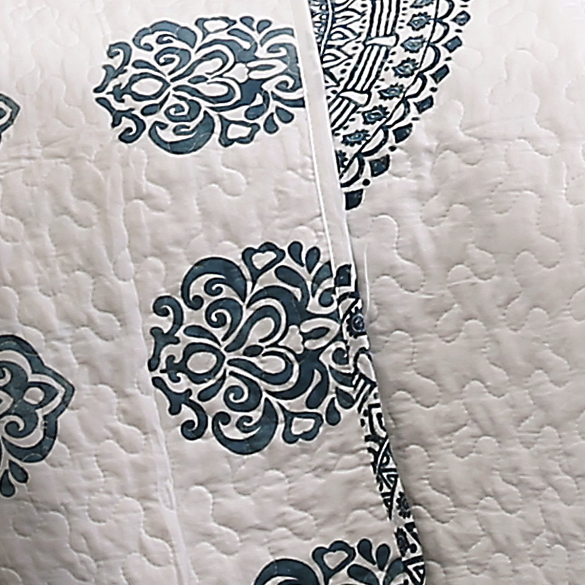 Lush Decor Shaila Medallion Quilt | Mandala Print Reversible 3 Piece Bedding Set - King - Blue
