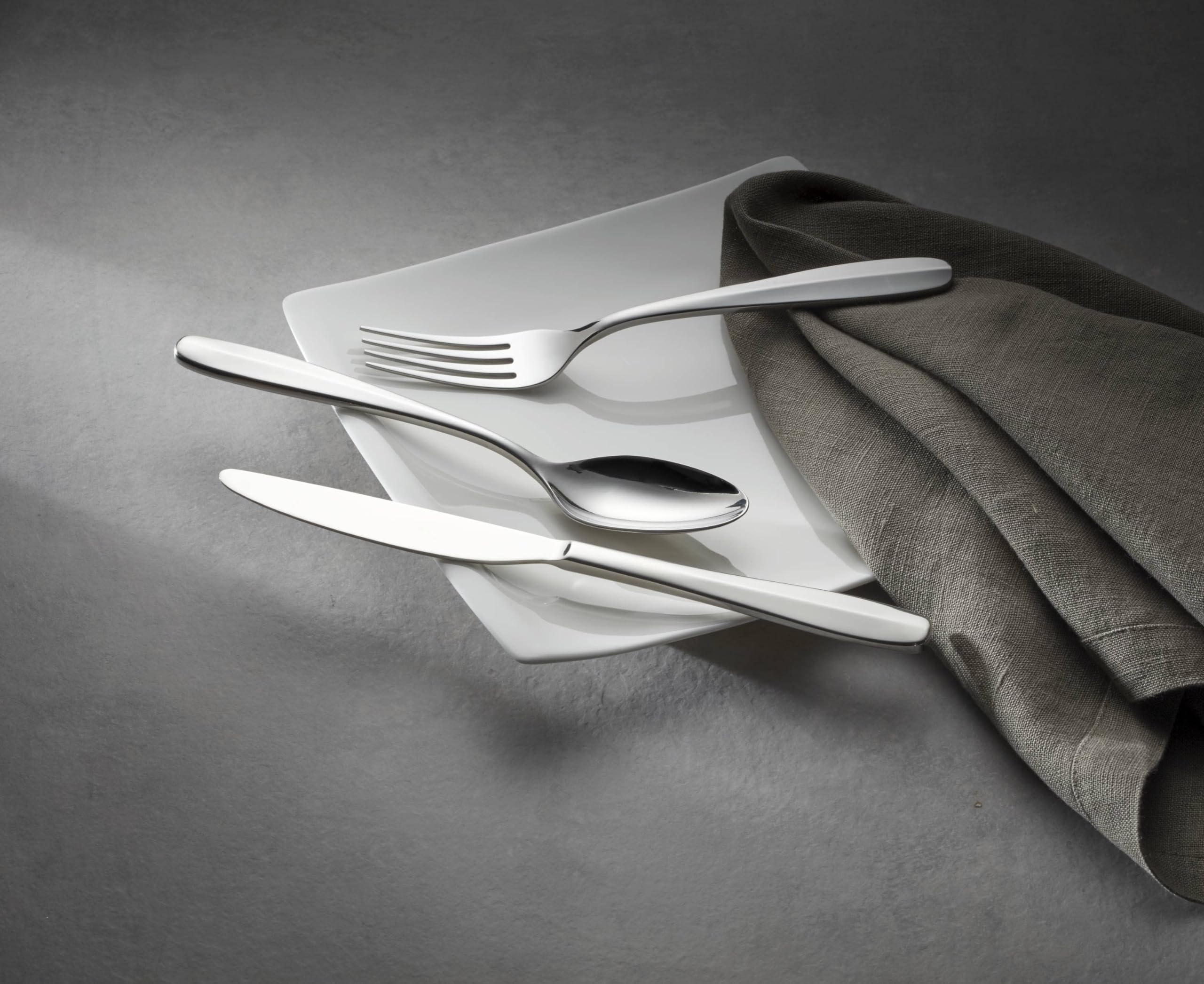 Oneida Silverware Set, Oakwood 20 Piece Everyday Flatware Set, Service For 4, 18/0 Stainless Steel, Dishwasher Safe, Cutlery Sets, Kitchen Utensils Sets, Knives Spoons And Forks (Silver, 20 Pieces)