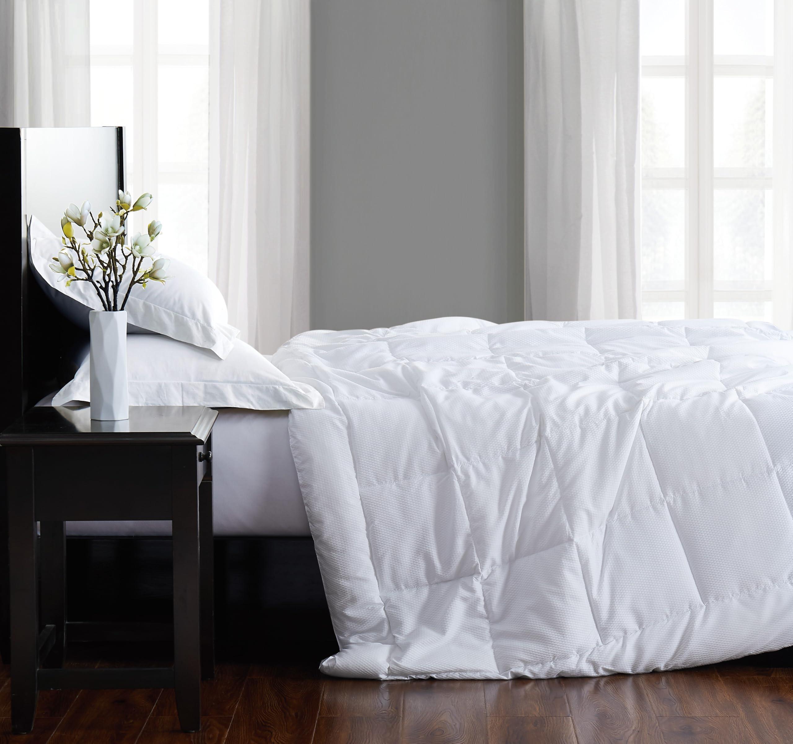 London Fog Seersucker Dot White Polyester 1-Piece Twin XL Comforter, Geometric Themed, for Men and Women, OEKO-TEX Certified Confidence