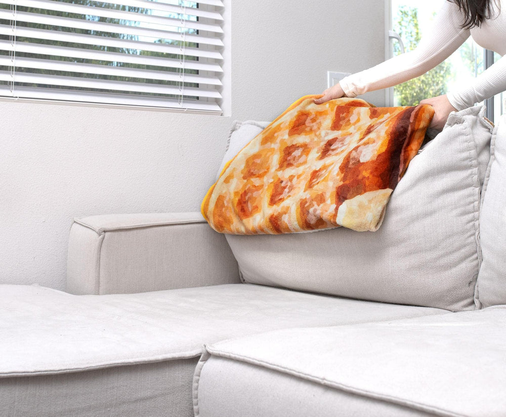 Waffle Round Fleece Throw Blanket, Realistic Breakfast Food Wrap Blanket | Plush Soft Polyester Cover For Sofa and Bed, Cozy Home Decor Room Essentials | Funny Novelty Gift For Teens, Kids | 60 Inches