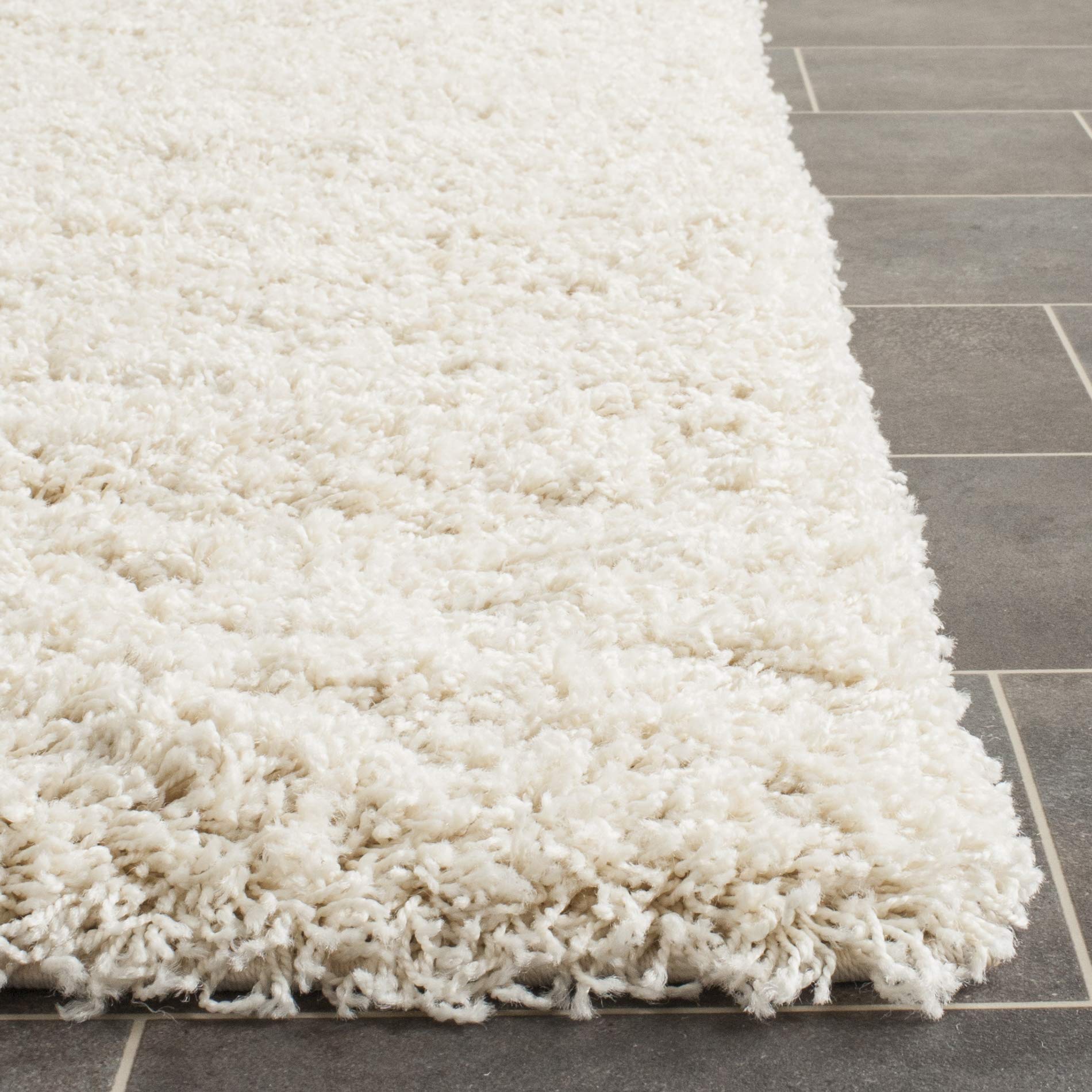 SAFAVIEH Laguna Shag Collection Accent Rug - 2'3" x 4', Beige, Solid Design, Non-Shedding & Easy Care, 2-inch Thick Ideal for High Traffic Areas in Entryway, Living Room, Bedroom (SGL303B)