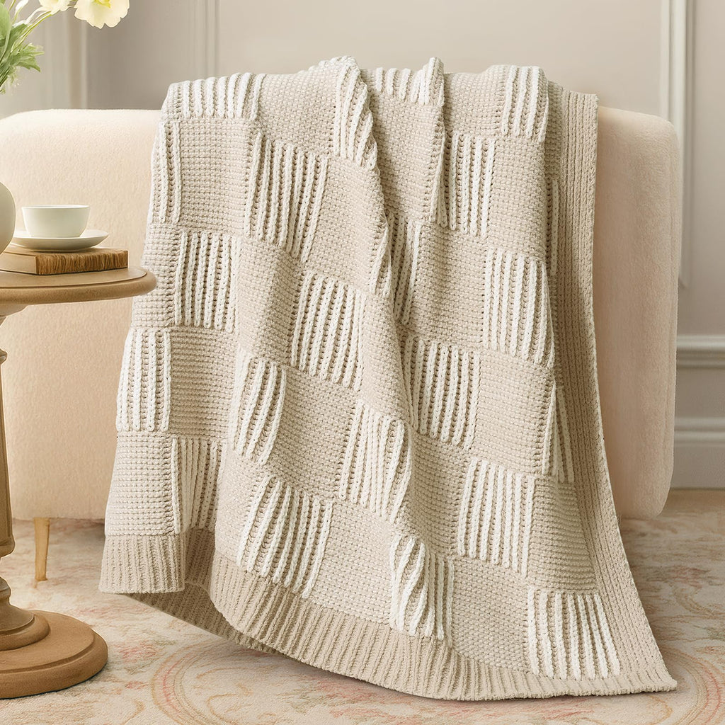 Amélie Home Knit Throw Blanket, Soft Chenille Cozy Breathable Dual Tone Checkered Chunky Decorative Blanket for Couch, Bed & Sofa, French-Inspired Lightweight Warm Gift for Women, Beige, 50"x60"