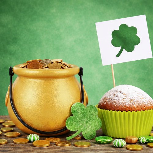 GiftExpress 12pc Mini Gold Cauldrons for St Patrick's Day Decoration, St Patrick Cauldrons, Novelty Candy Holder Pot of Gold (12)