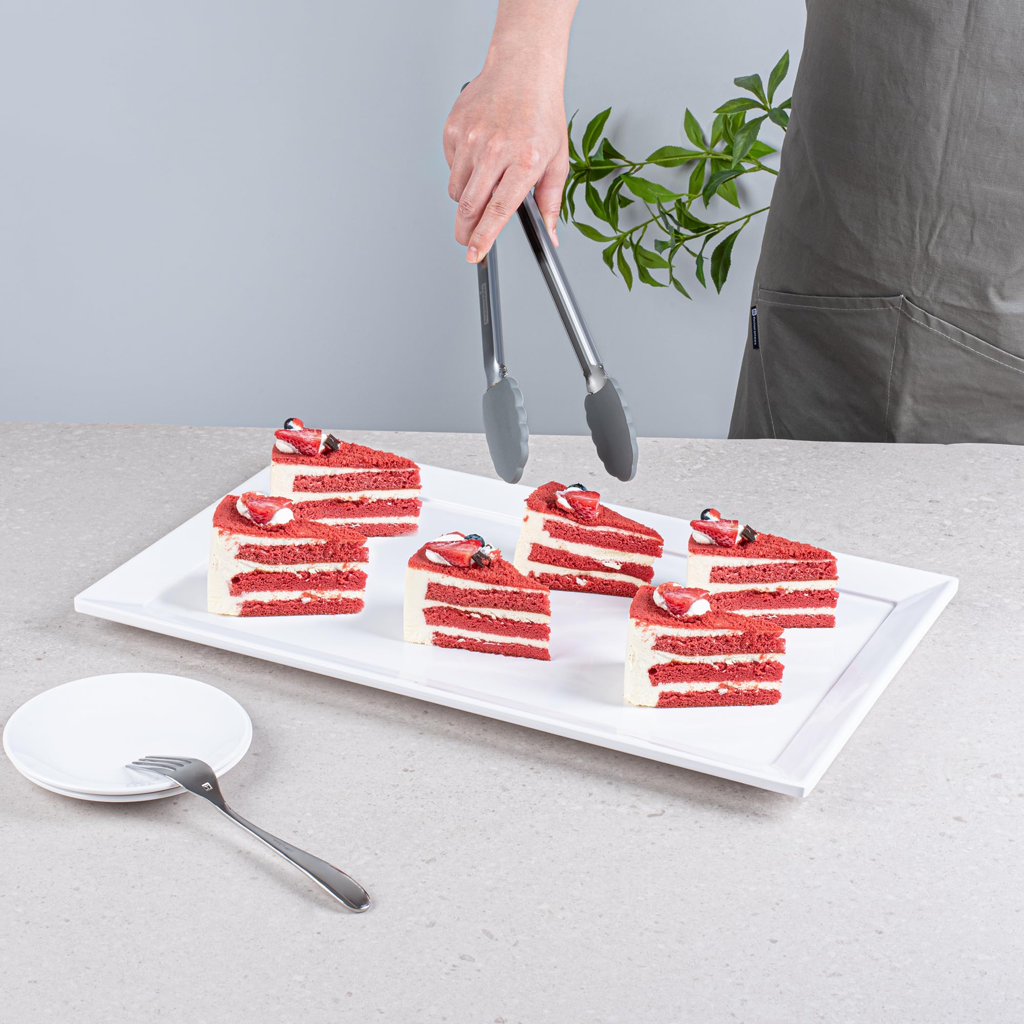 Restaurantware Voga 20.9 x 12.6 Inch Serving Tray 1 Rectangle Outdoor Tray - Raised Edges Dishwasher-Safe White Melamine Platter Tray For Meals Appetizers And Snacks Shatterproof