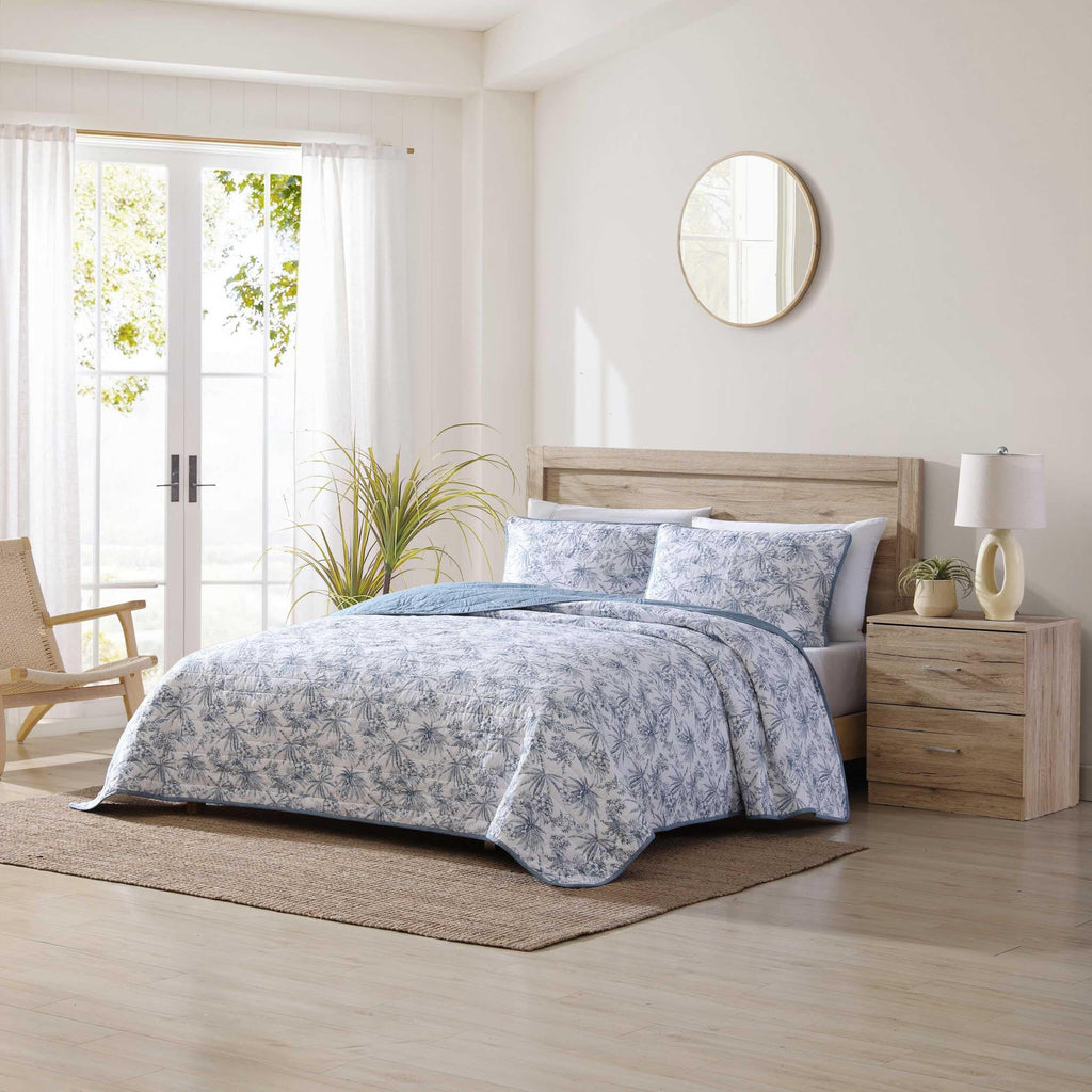 Tommy Bahama - Twin Quilt Set, Reversible Cotton Bedding with Matching Sham, Pre-Washed for Added Softness, Dorm Essentials (Pen and Ink Palm Navy Blue)