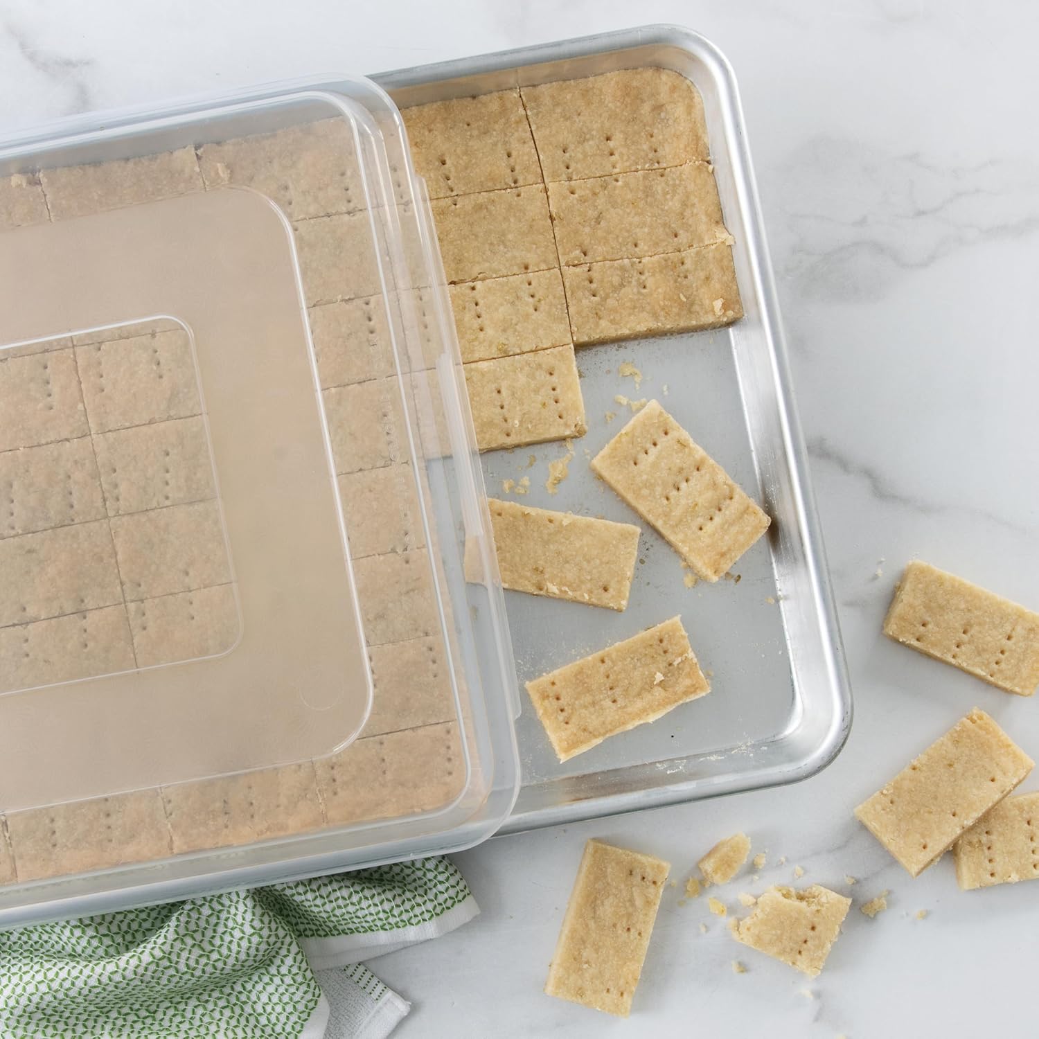 Nordic Ware Naturals Half Sheet Pan with Lid - Durable Bakeware for Easy Cooking and Storage