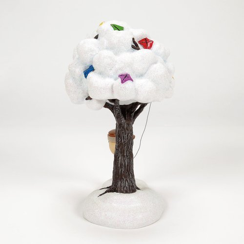Department 56 Peanuts Village Accessories Charlie Brown and the Kite Eating Tree Figurine, 6.9 Inch, Multicolor