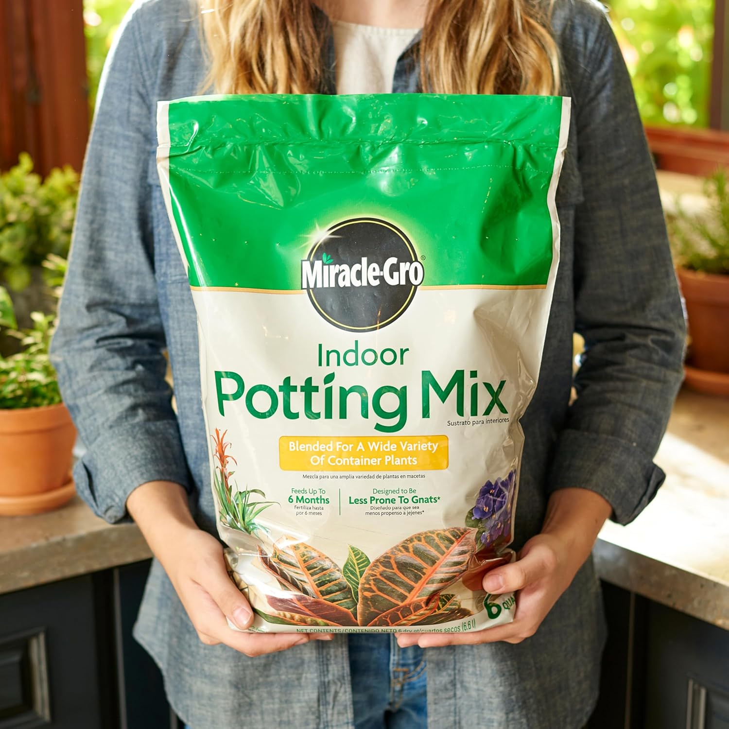 Miracle-Gro Indoor Potting Mix - Perfect Blend for Houseplants | Feeds for 6 Months, 6 qt., 2-Pack