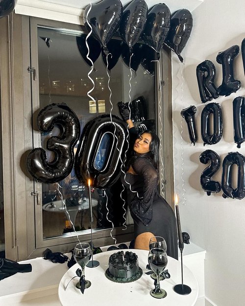 Black Number 16 Balloon - 40 Inch Giant Foil Balloon for 16th Birthday Party Decorations