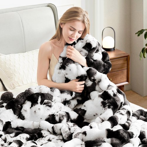 VFROO Ultra Plush Bubble Faux Rabbit Fur Blanket – 950GSM Thick Fluffy Throw Blanket for Bed, Couch, Sofa, or Gift, 50" × 60", Black Cow