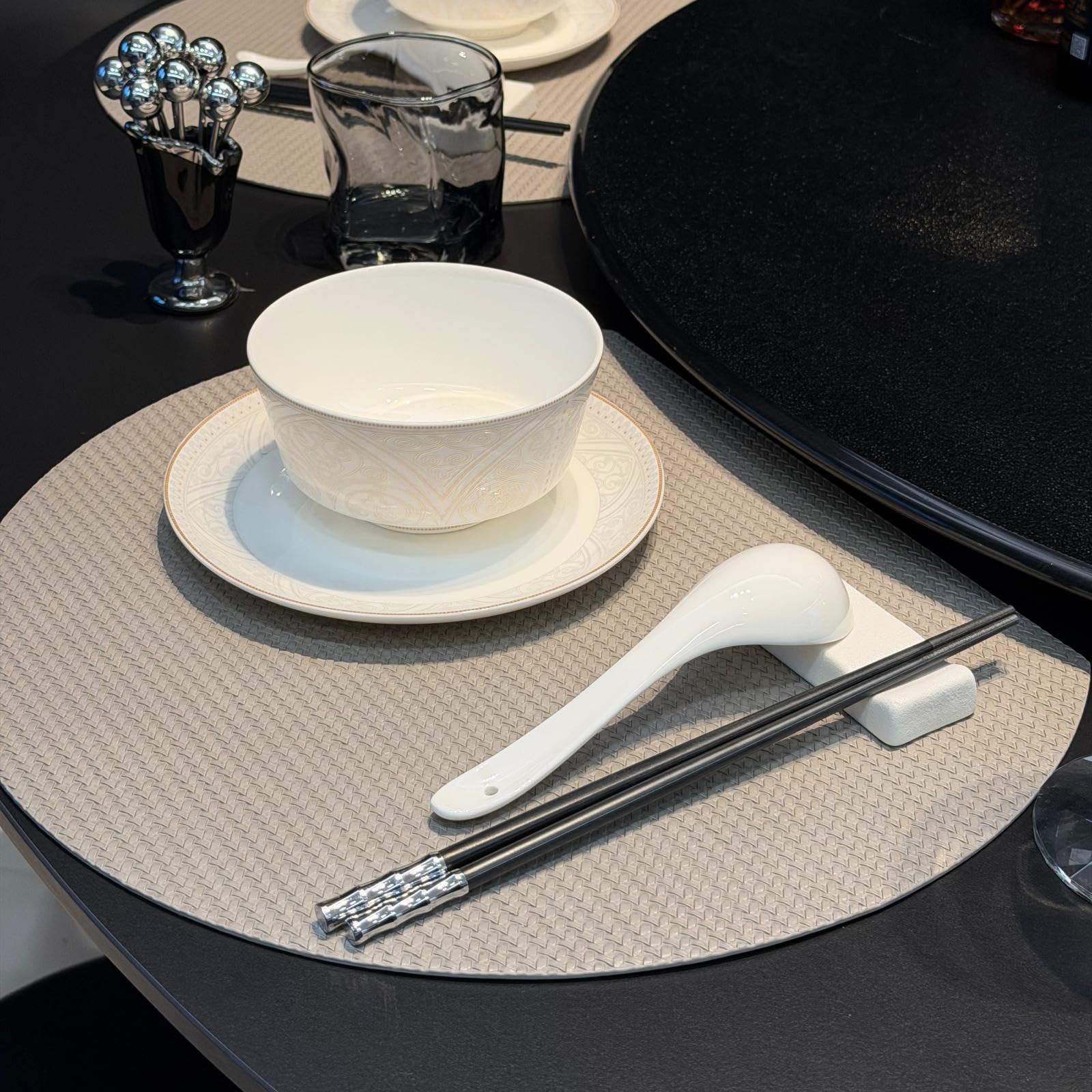 ZIWUROAD Faux Leather Placemats Set of 6, PU Heat Resistant Dining Table Mats, Waterproof Wipeable Non-Slip Place Mats for Kitchen Dining Table Decoration, Grey