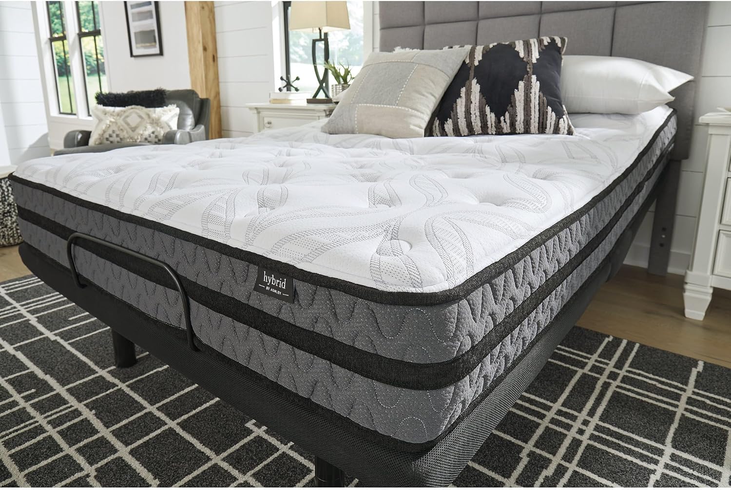 Signature Design by Ashley 10-Inch Hybrid Gel Memory Foam Mattress - Pressure Relief & Lumbar Support, Queen