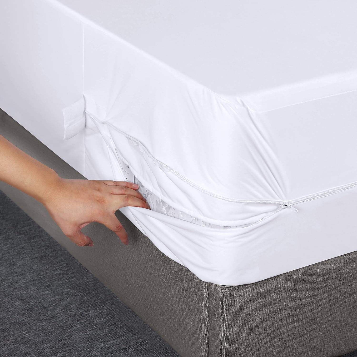 Utopia Bedding Waterproof Mattress Protector - Zippered Encasement for Ultimate Protection