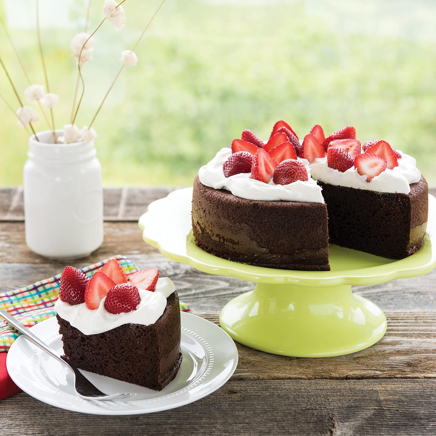 Nordic Ware 9-Inch Round Cake Pan - Durable Nonstick Bakeware for Perfect Cakes