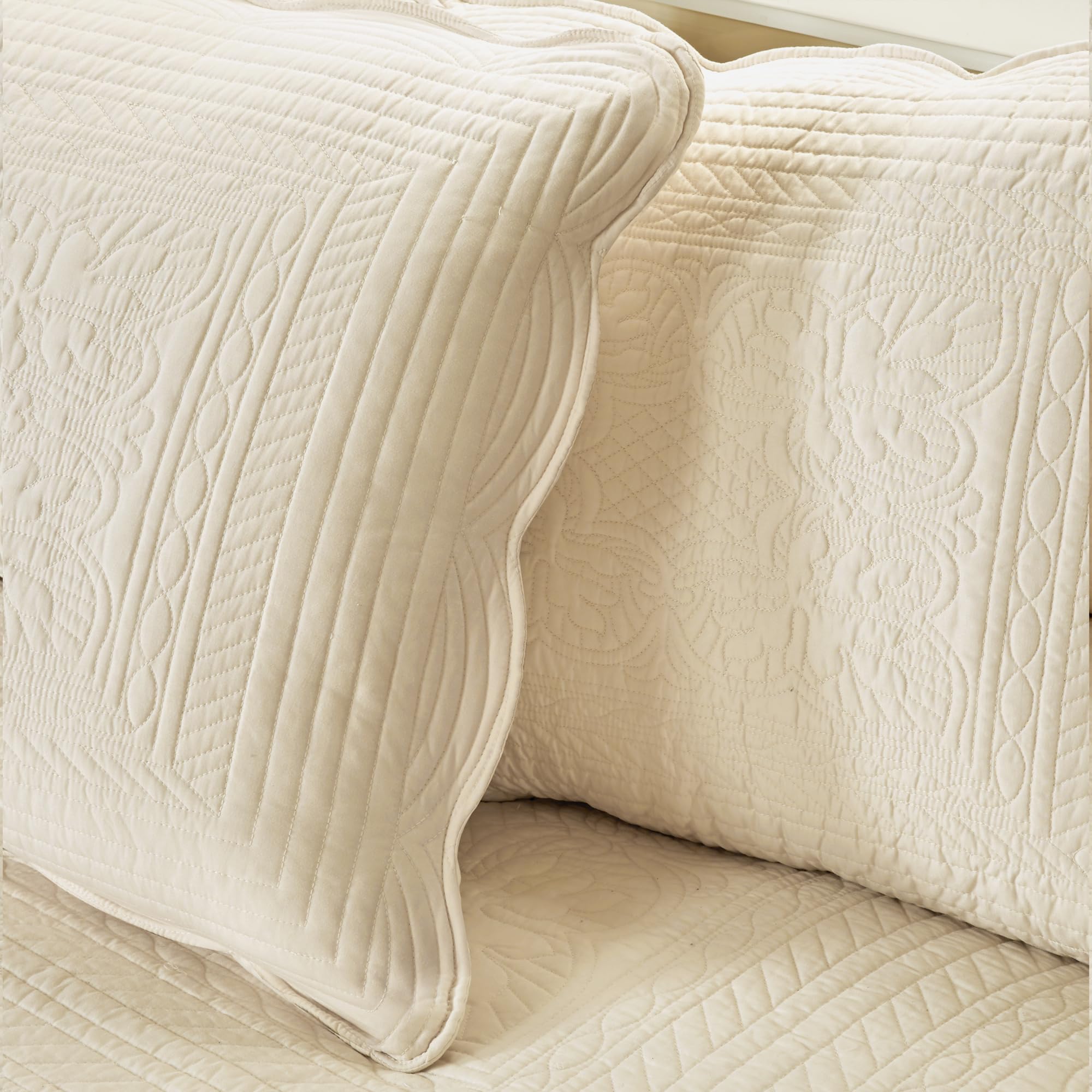 Madison Park Daybed Cover Set Damask Quilted Cover for Daybeds, All Season, Pre-washed Cotton-Filled Coastal Bedding with Scallop Edge, Shams, Bedskirt, Décor Pillows, Tuscany, Cream, 39"x75", 6 Piece