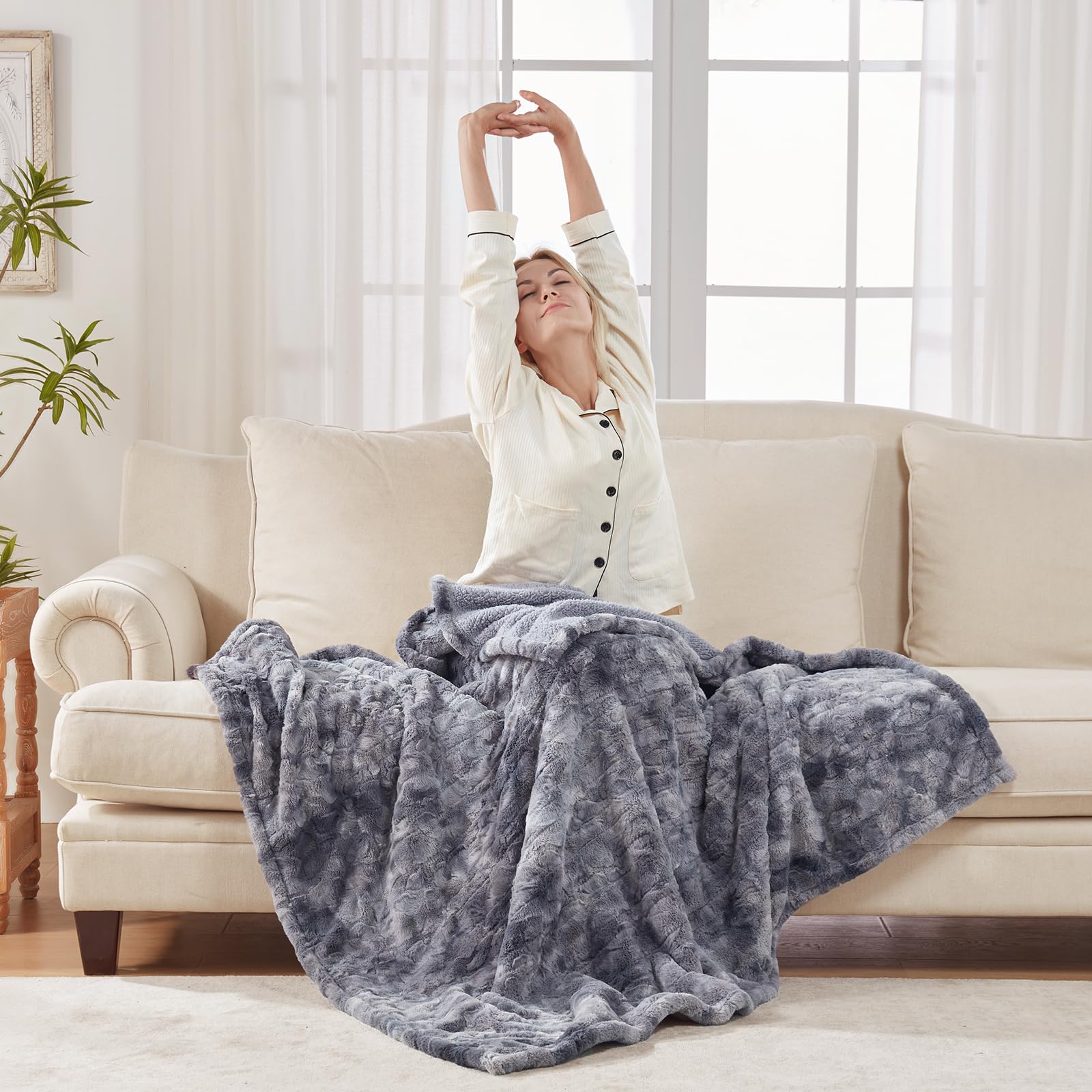 Westinghouse Electric Heated Throw Blanket, Faux Fur with 6 Heating Levels & Auto Off, Soft Cozy Sherpa Washable Blanket (50" x 60", Grey)