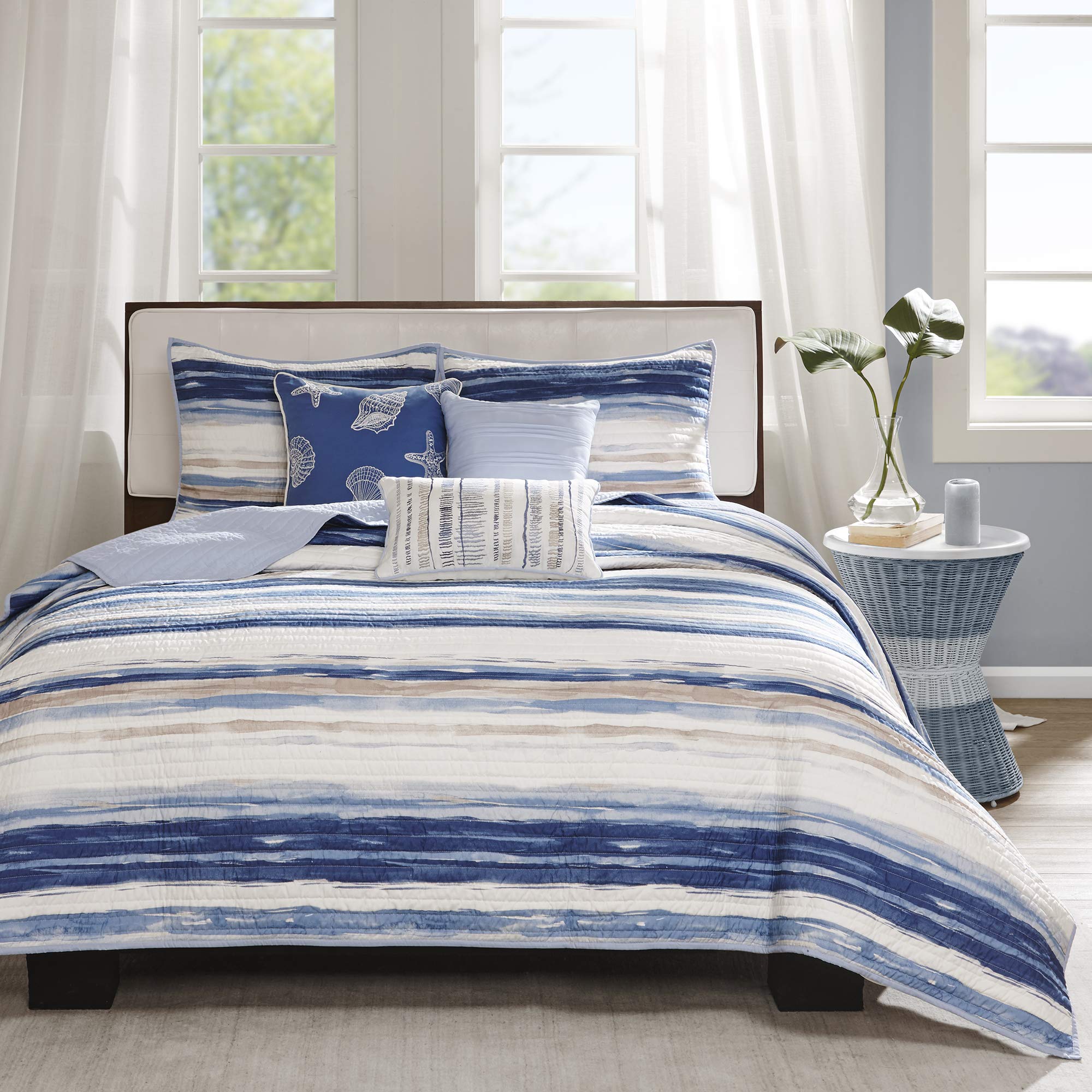Madison Park Quilt Set Cottage Coastal Design, 6 Piece Set - All Season, Coverlet Bedspread Lightweight Bedding Layer, Shams, Toss Pillows, King/Cal King(104"x94"), Blue/White