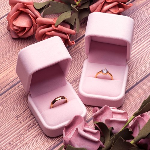 Giftop Velvet Single Ring Box Case Holder for Engagement Proposal Birthday Wedding,Jewelry Ring Box Jewelry Packaging Box (Pink)