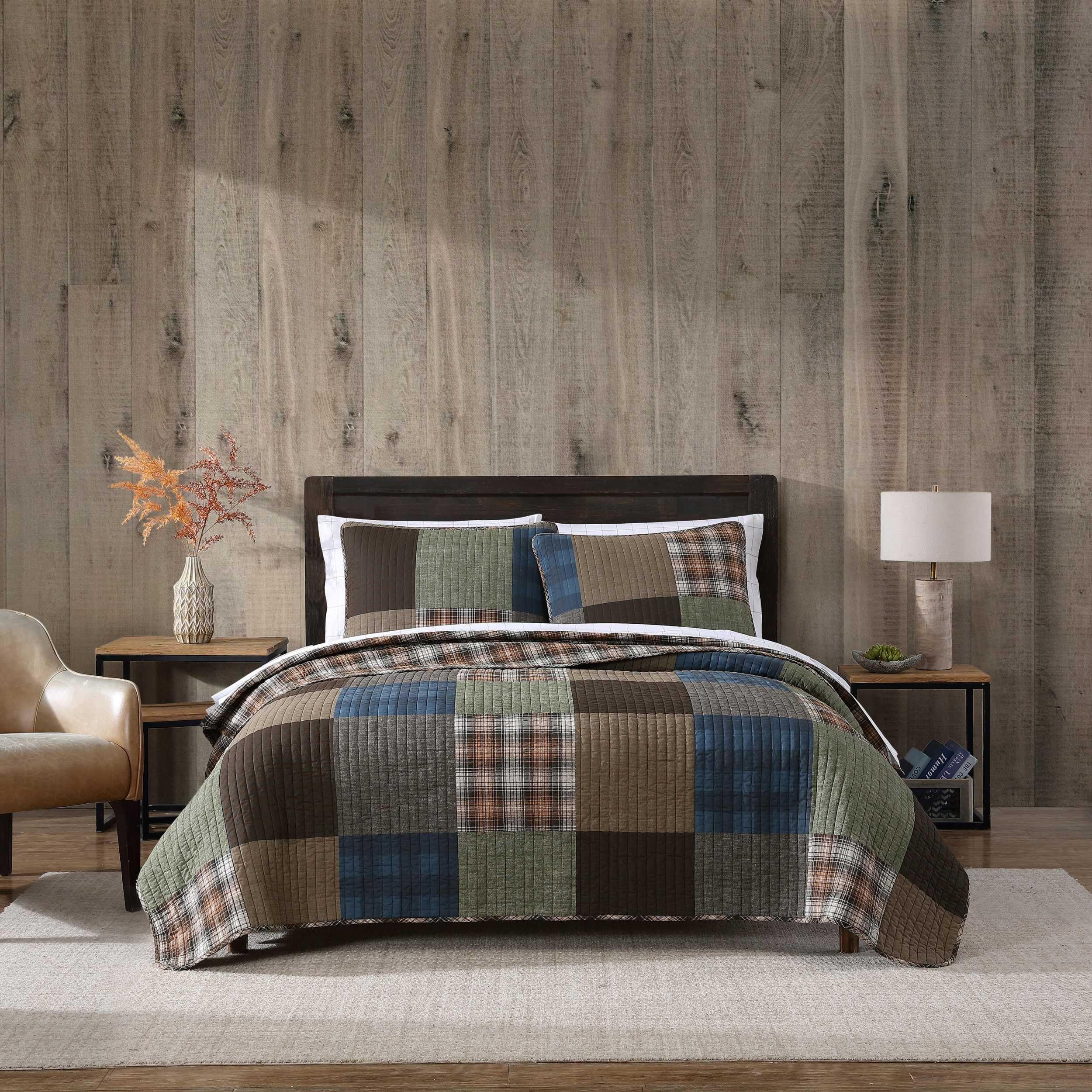 Eddie Bauer - Full/Queen Quilt Set, Premium Cotton Reversible Bedding with Matching Shams, Patchwork Luxurious Bedding Set (Classic Patchwork Green, Full/Queen)