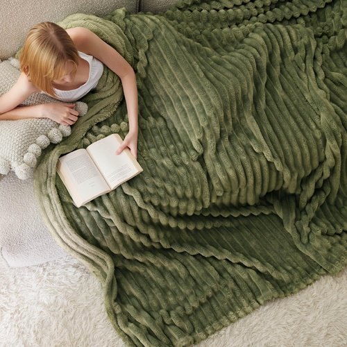 Bedsure GentleSoft Queen Blanket - Cozy Moss Fleece Throw for Couch, Perfect for Women & Girls, 90x90 Inches