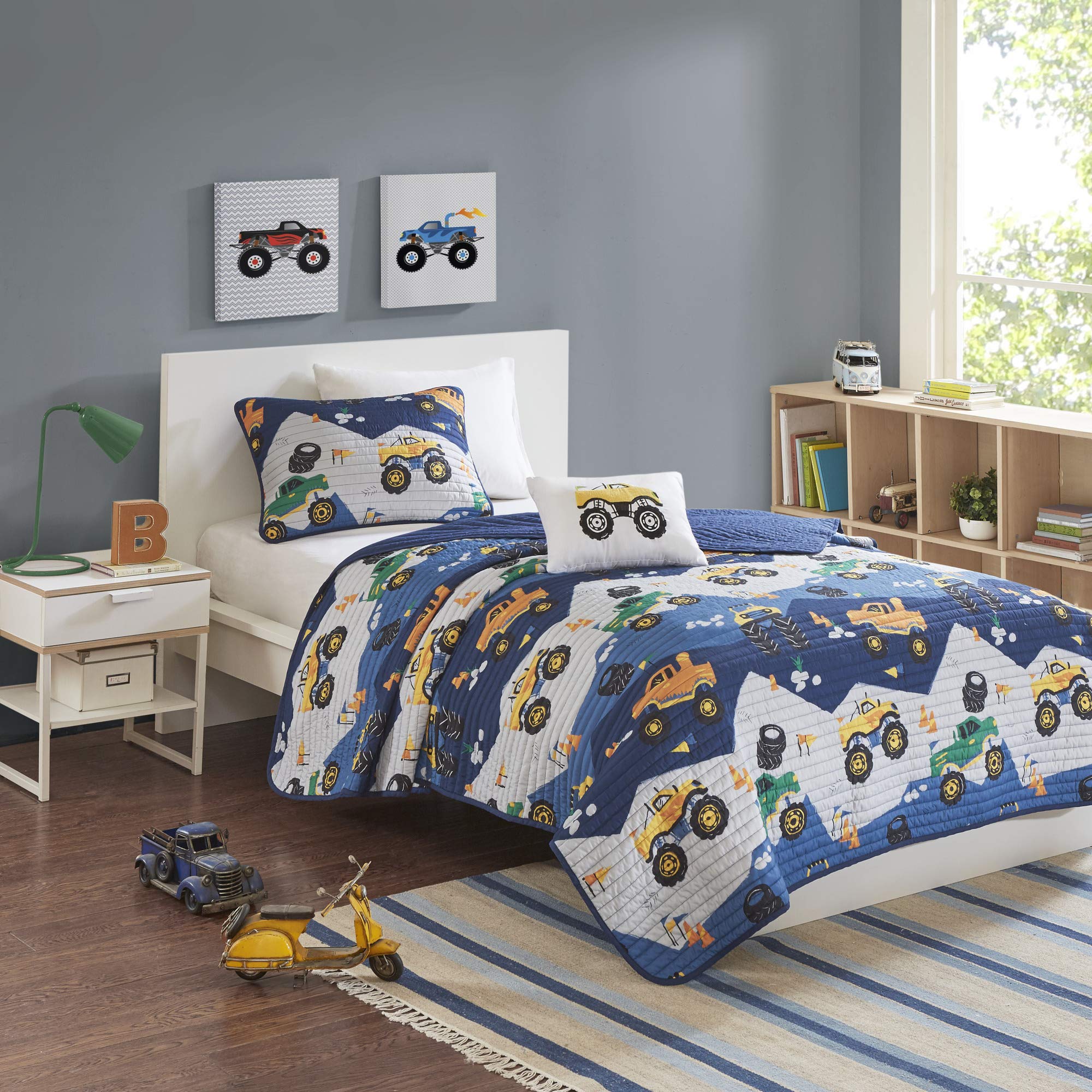 Intelligent Design Kids Nash Reversible Quilt Set, Vibrant Fun Design, Lightweight All Season Children Bedding, Coverlet Bedspread, Boys Bedroom Décor, Full/Queen, Big Wheel Monster Trucks 4 Piece