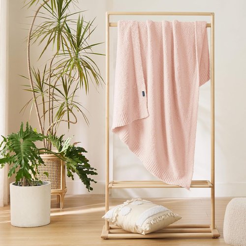 Bedsure Cozy Knit Throw Blanket - Super Soft Fluffy All-Season Plush Blanket, Pink, 50x60 Inches
