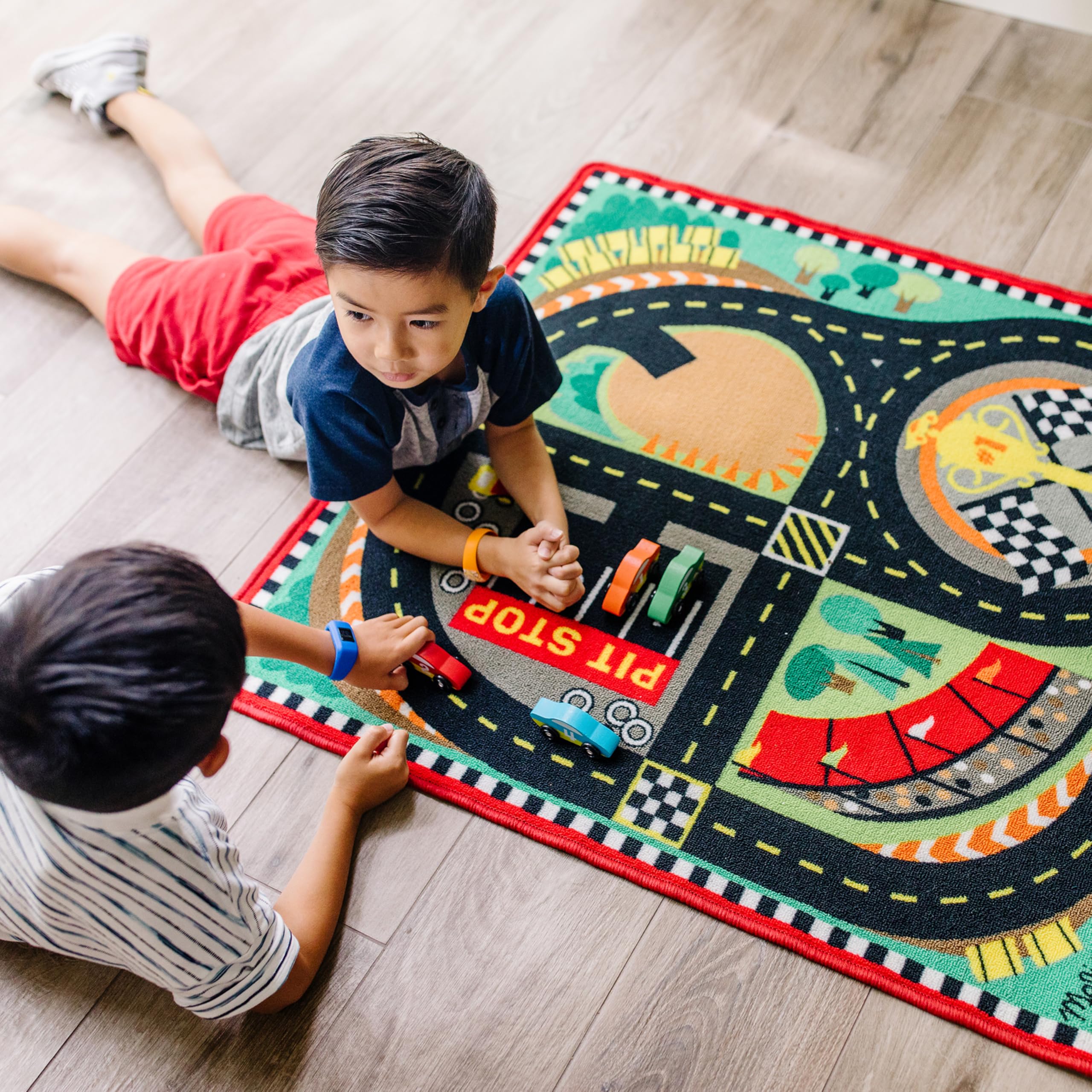 Melissa & Doug Round the Speedway Race Track Rug (FFP)