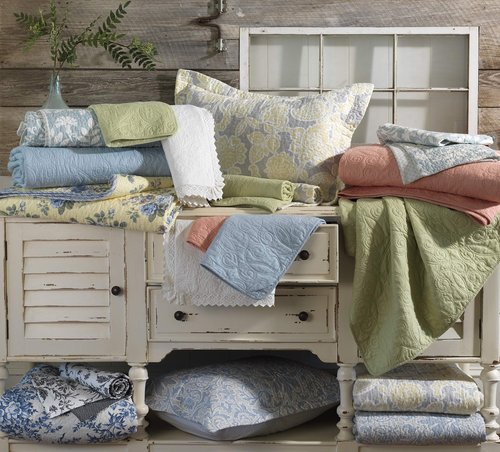 Laura Ashley - Queen Quilt, Reversible Cotton Bedding, Lightweight Home Decor for All Seasons (Ruffle Garden Cream, Queen)