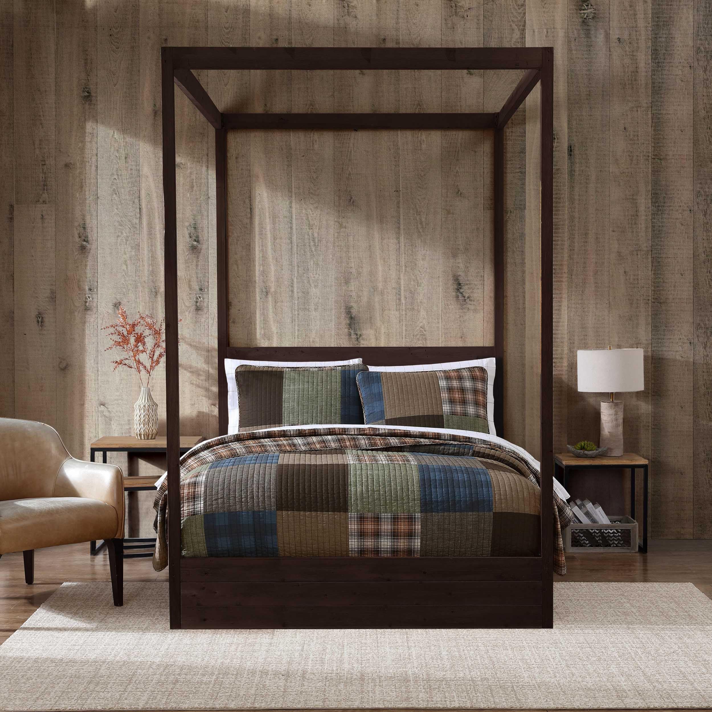 Eddie Bauer - Full/Queen Quilt Set, Premium Cotton Reversible Bedding with Matching Shams, Patchwork Luxurious Bedding Set (Classic Patchwork Green, Full/Queen)