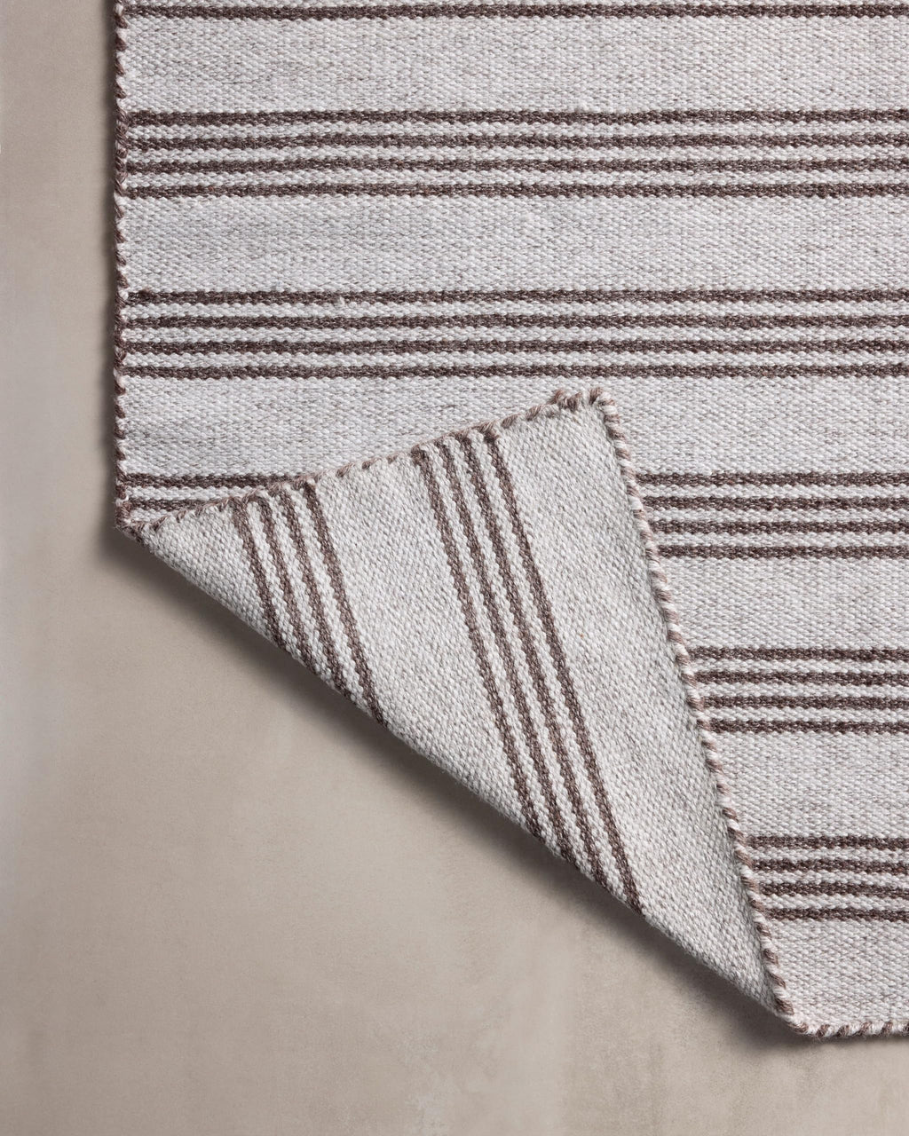 Loloi Magnolia Home by Joanna Gaines Charlie Collection CHE-01 Silver/Bark 2'-3" x 3'-9" Indoor/Outdoor Accent Rug