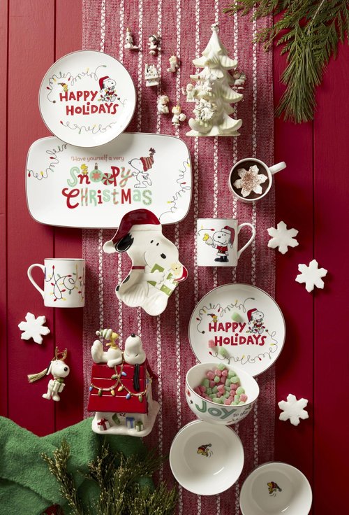 Lenox 895787 Snoopy with Gift Ornament, Christmas