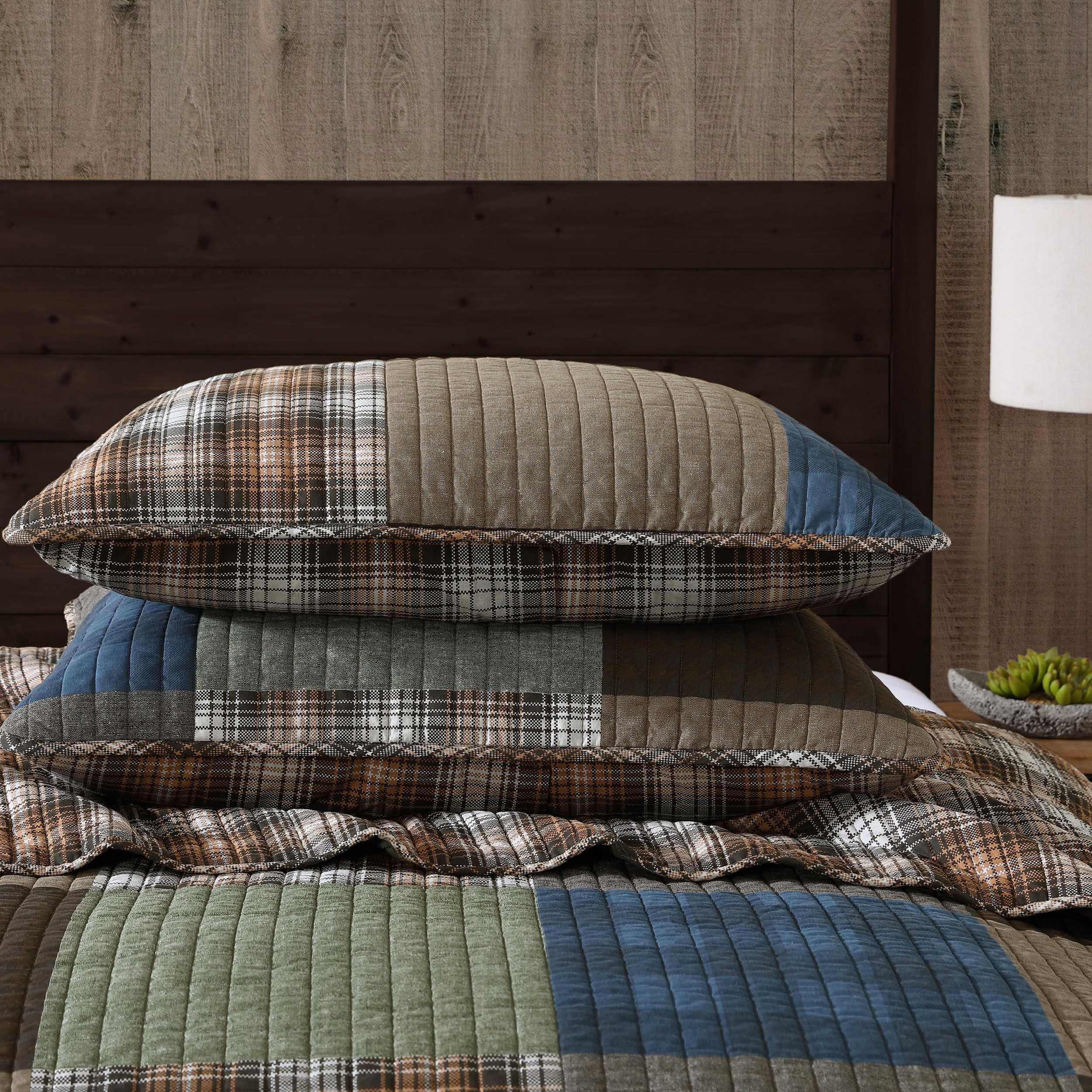 Eddie Bauer - Full/Queen Quilt Set, Premium Cotton Reversible Bedding with Matching Shams, Patchwork Luxurious Bedding Set (Classic Patchwork Green, Full/Queen)