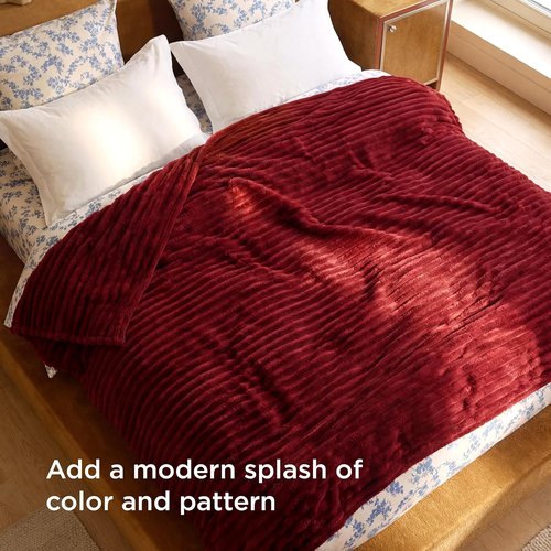 Bedsure GentleSoft Queen Blanket - Cozy Scarlet Sage Throw for Couch, Perfect for Women & Girls, 90x90 Inches