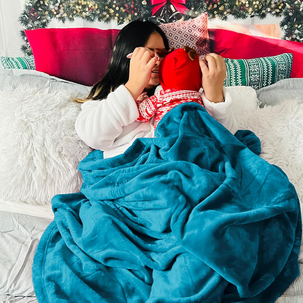 Bedsure GentleSoft Fleece Blanket - King Size Teal | Soft, Lightweight, Plush & Cozy Microfiber, 108x90 Inches