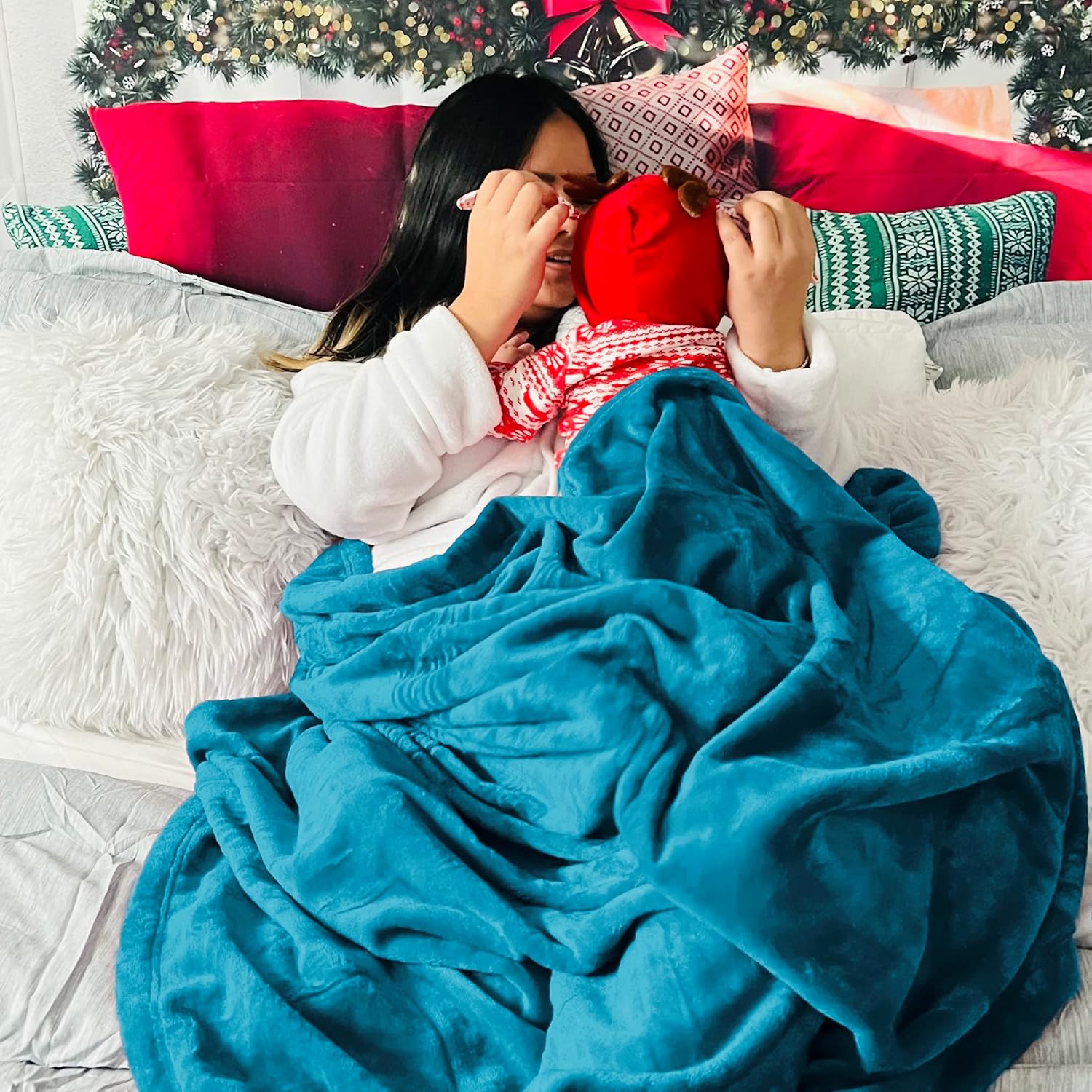 Bedsure GentleSoft Fleece Blanket - King Size Teal | Soft, Lightweight, Plush & Cozy Microfiber, 108x90 Inches